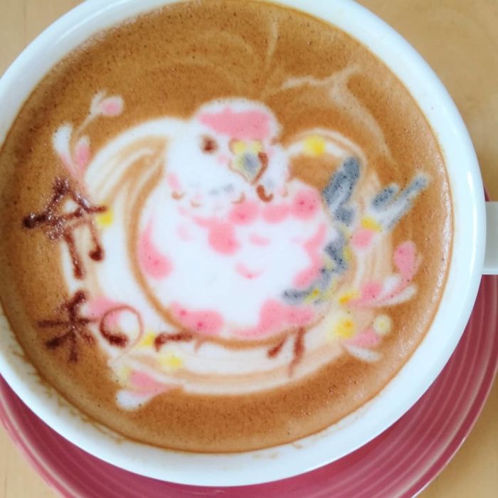 ku-san pájaro latte art rosado gris