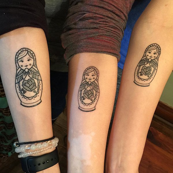 Hermana rusa tatuaje ideas muñecas