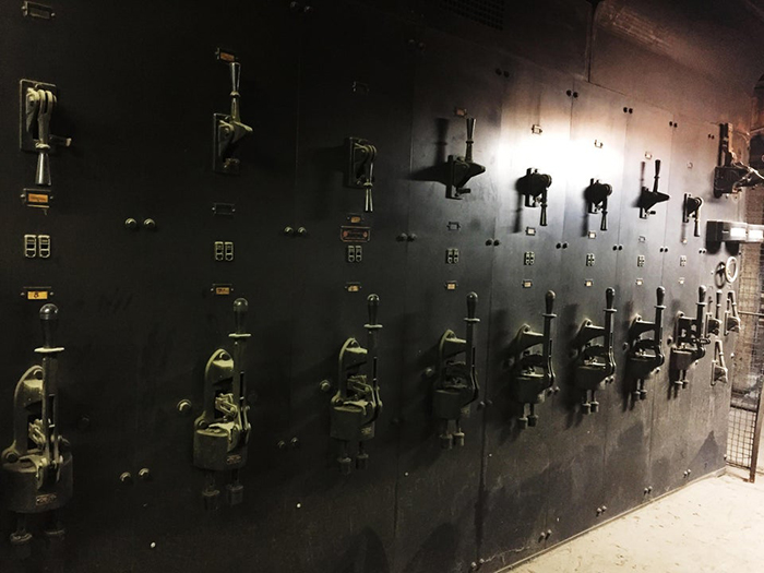 1909 interruptores eléctricos encontrados en un edificio