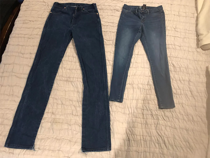 comparar el tamaño de los jeans de pareja