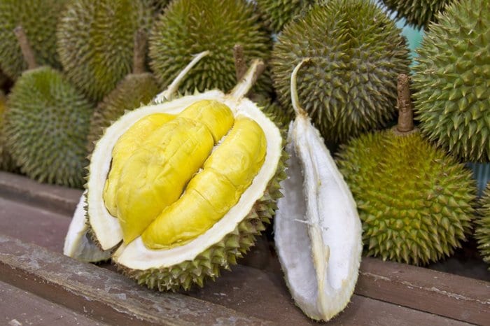 sabor extraño-fruta-durian-natillas-sabor-almendra