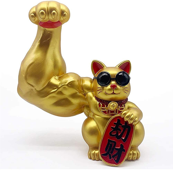 estatua de un gato con oro dorado