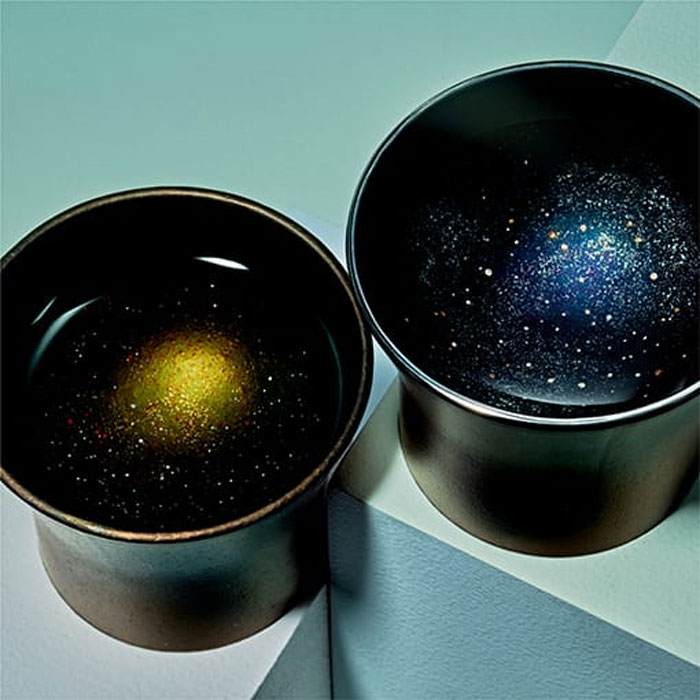 diseño de copa galaxia negra y azul