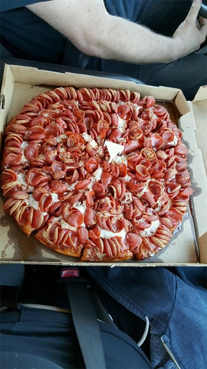 pizza de pepperoni doble tomada demasiado literalmente