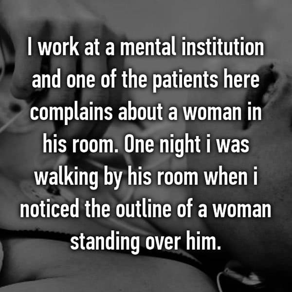 Cómo funcionará para una mujer en un hospital psiquiátrico que esté de pie junto a él