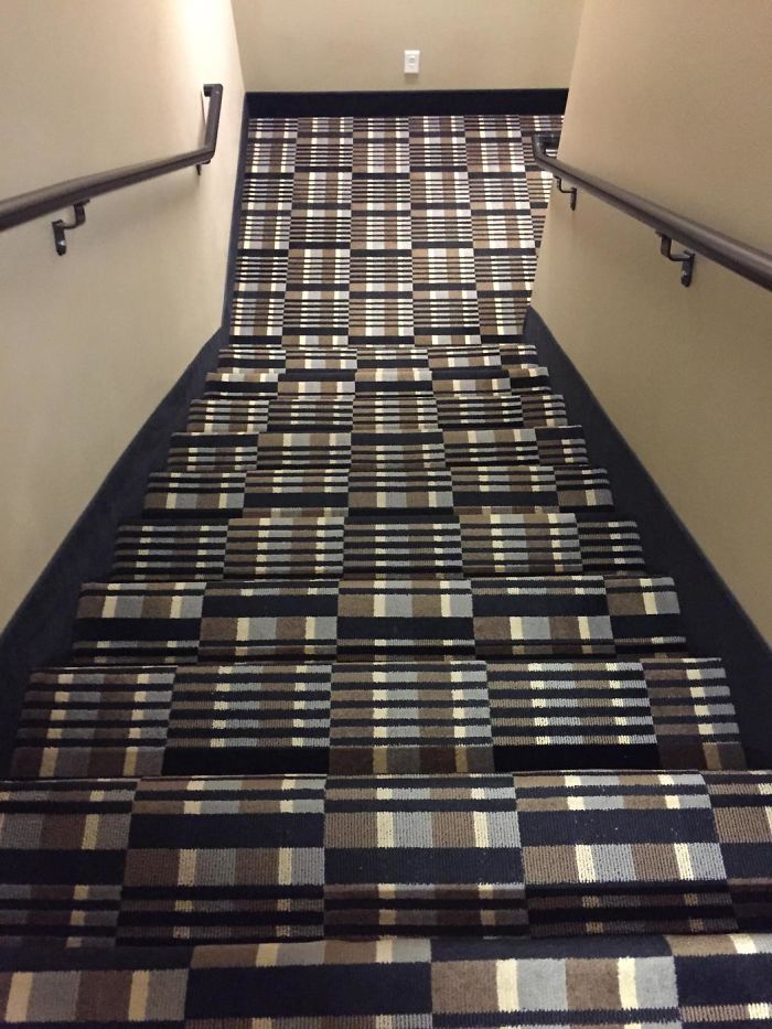 malos diseños de escaleras de patrones confusos