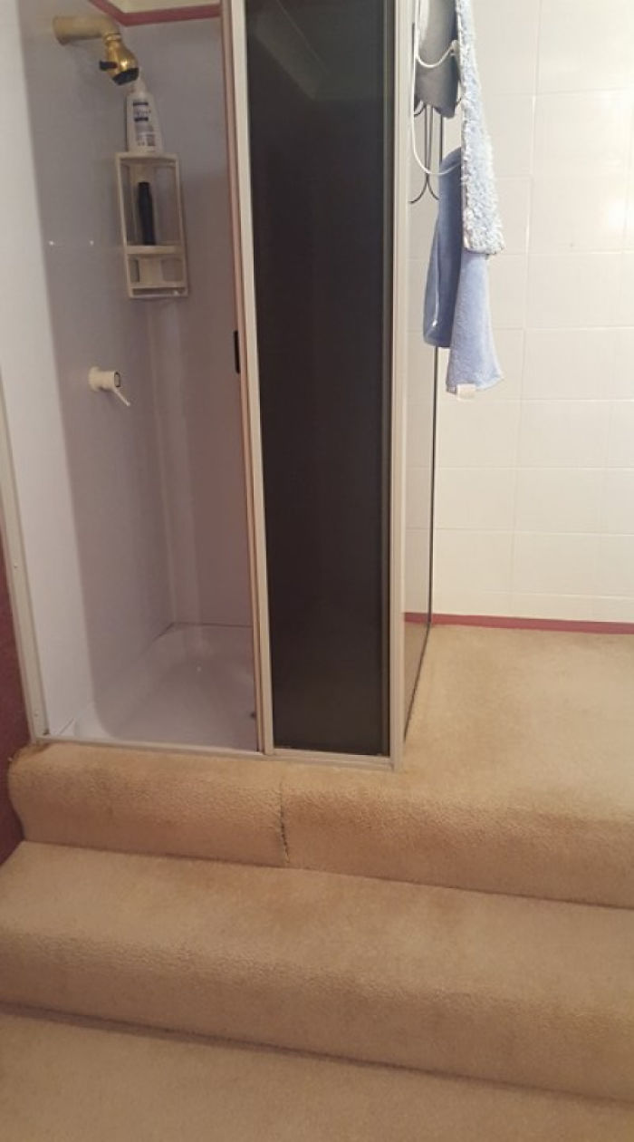 malos diseños de escaleras de ducha
