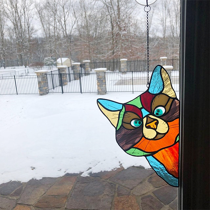 decoración de la ventana de la esquina del gatito que mira a escondidas