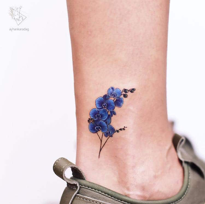 lindos tatuajes de orquídeas azules