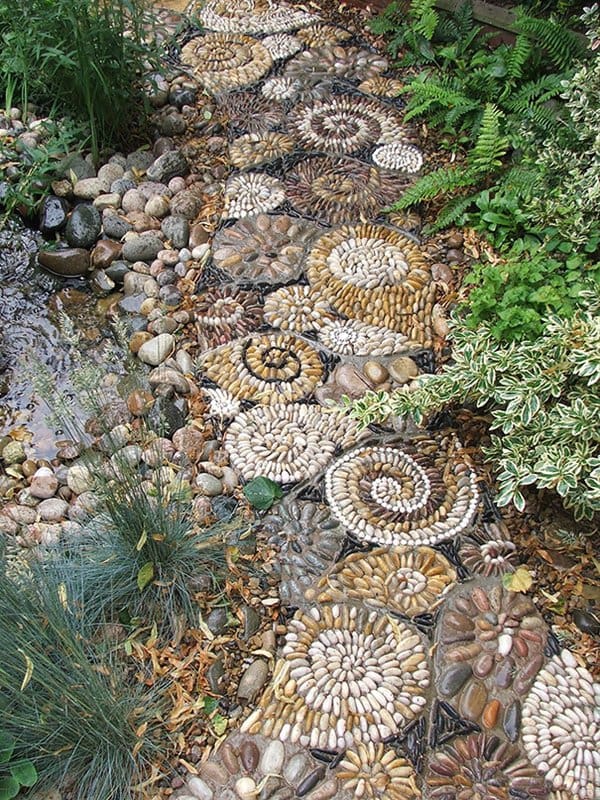 espirales de camino de guijarros de jardín