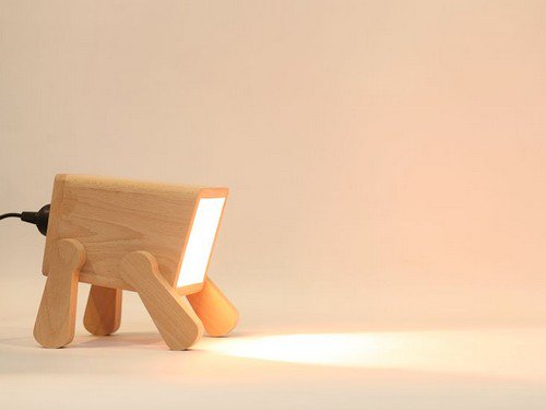 lámpara de madera para perro sin cabeza