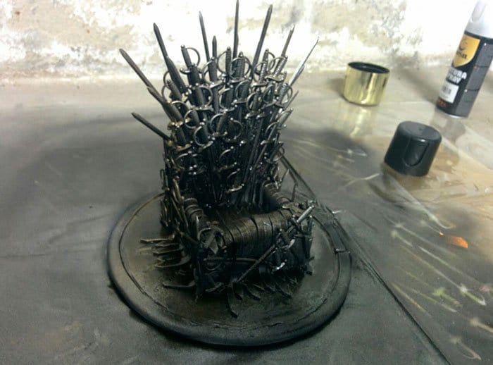 trono-de-hierro-soporte-para-teléfono-bricolaje-juego-de-tronos-casi terminado