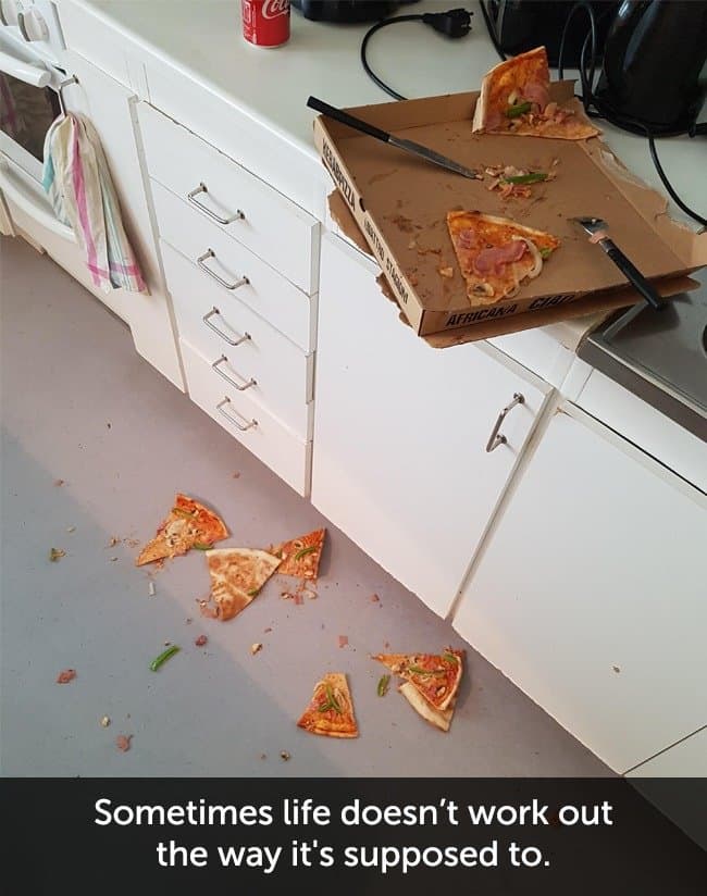 Momentos en los que la gente tenía pizzas muy malas en el suelo.