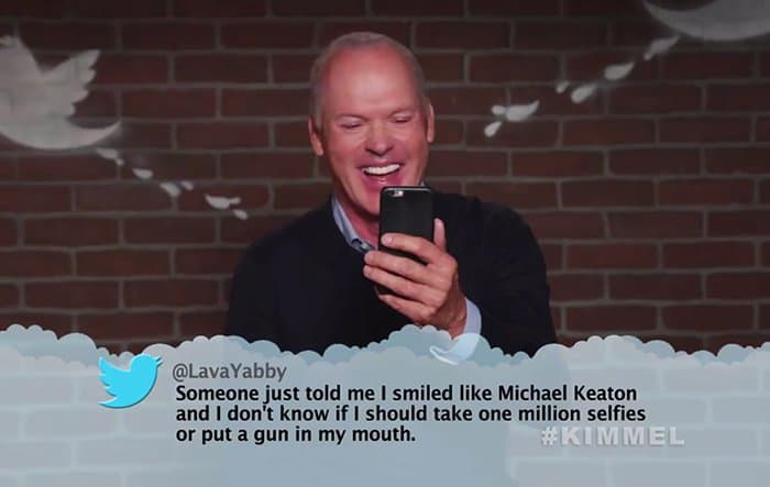 Celebridades leen tweets promedio sobre sí mismo michael keaton