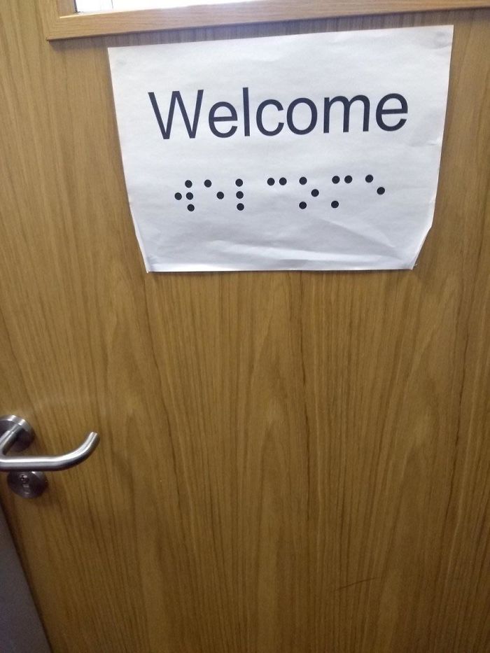 mala escuela diseña braille intangible
