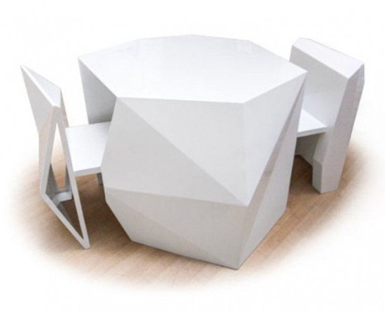 mesa-creativa-y-sillas-cubistas