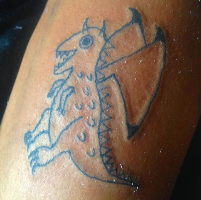 horribles tatuajes helena fernandes dragón
