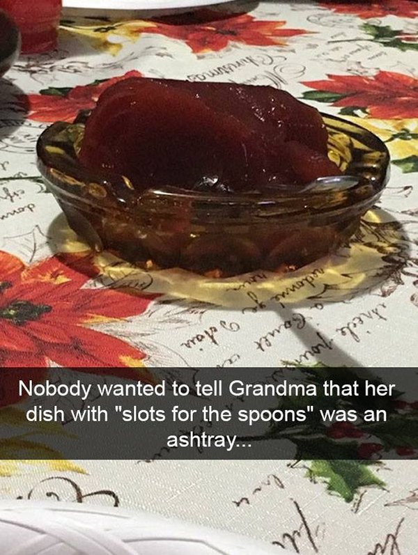 la abuela usa un cenicero como plato