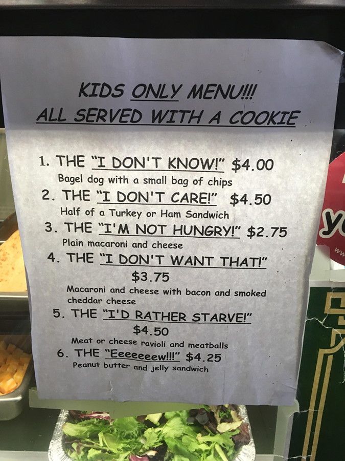 un menú para niños en la tienda de sándwiches
