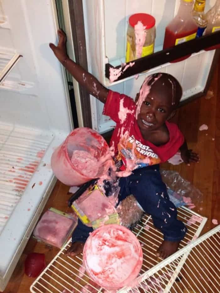 fotos dignas de vergüenza de derramar hielo sobre un niño