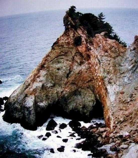 zona costera rocosa en forma de caballo