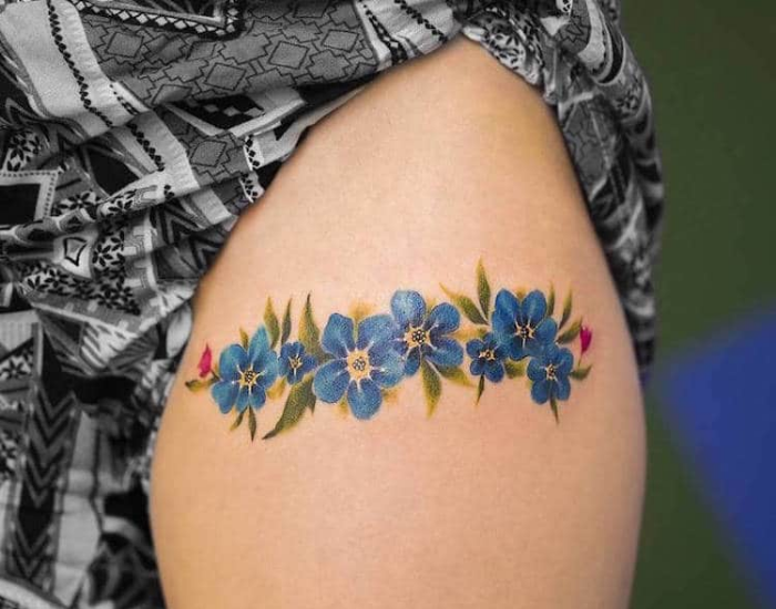 flores azules brazo superior artistas del tatuaje mejores flores