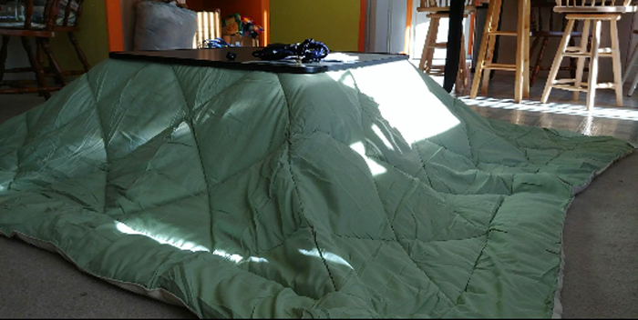 mesa calefaccionada yamazen kotatsu con manta