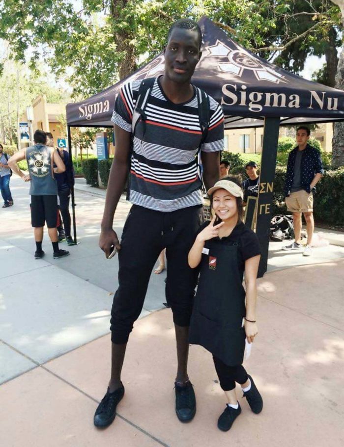 gente alta con gente baja hombre y mujer