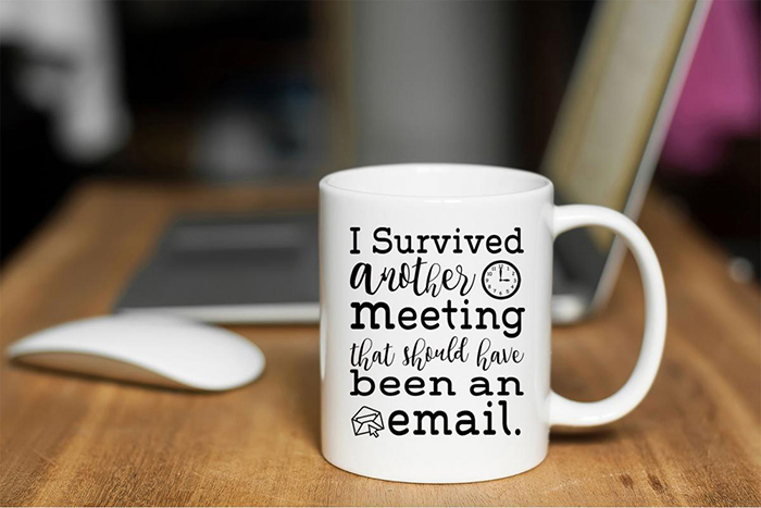 Sobreviví a otra reunión que debería ser una taza de café con iconos para correo electrónico