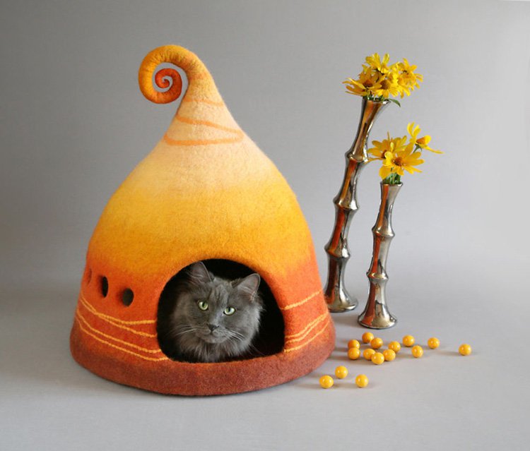 casa de fieltro mo-felted-world-orange-cat