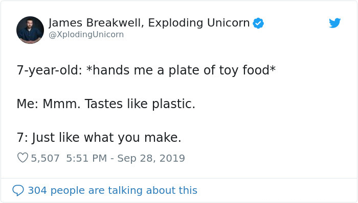 divertidas luchas de crianza con alimentos de plástico