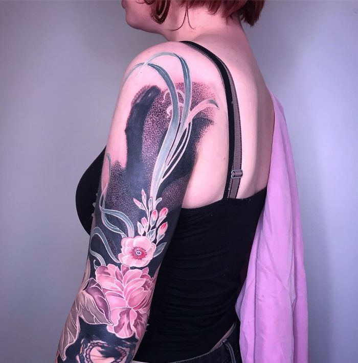 Tatuaje de flores complejas de manga con Esther García