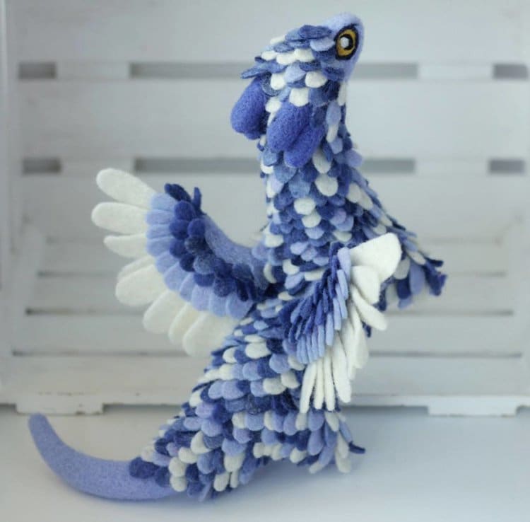 fieltro-azul-y-blanco-alena-bobrova-dragones