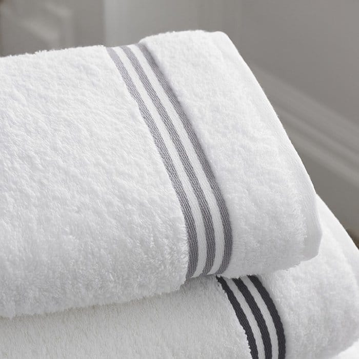 malos hábitos en la ducha con toallas