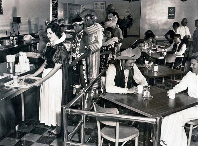 raras fotos históricas empleado cafetería