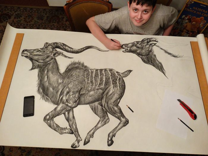Krtolica trabajando en su dibujo de dos cabras