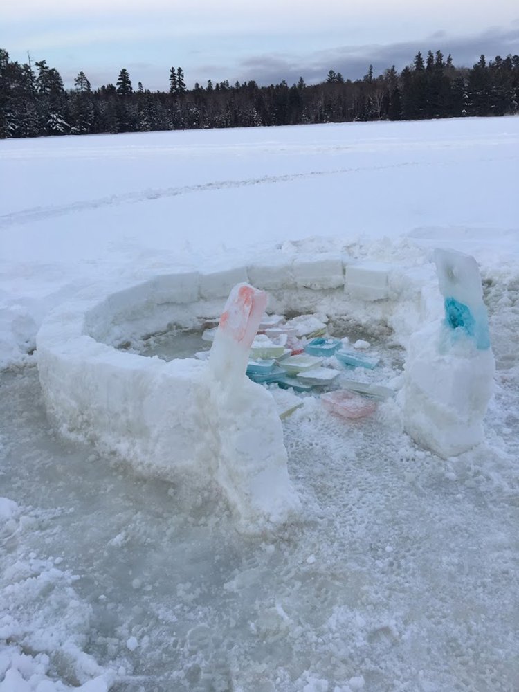 construir un granizado de hielo iglú congelando juntos