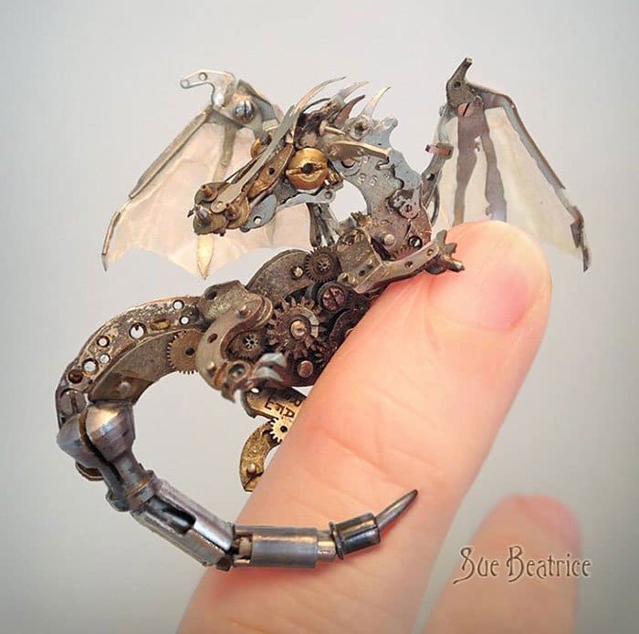 piezas-de-reloj-recicladas-esculturas-de-dragón-steampunk