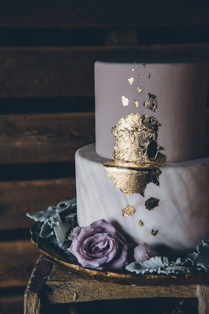 pastel de bodas de oro negro pintado a mano