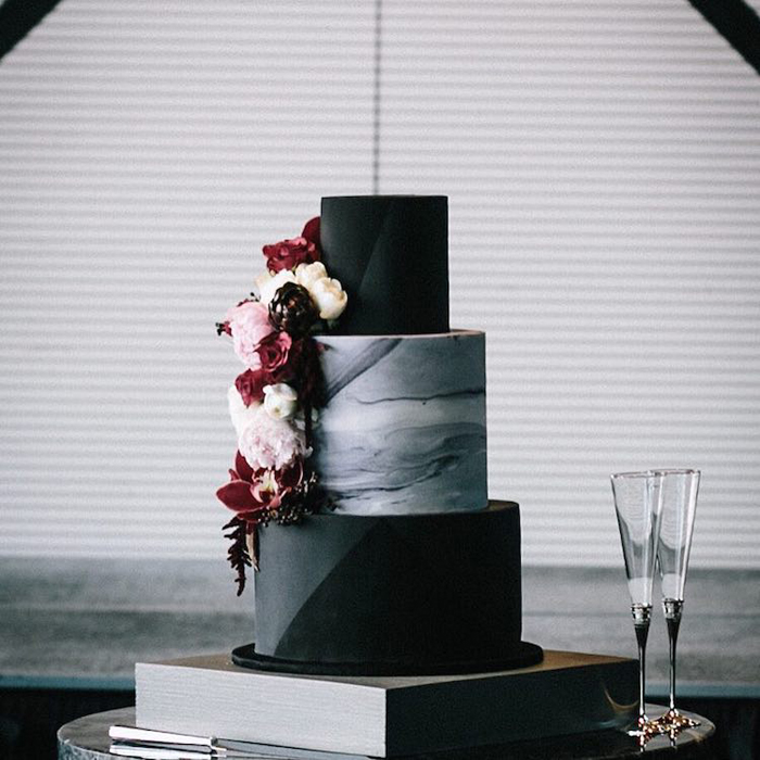 amplio pastel de bodas negro de alicia