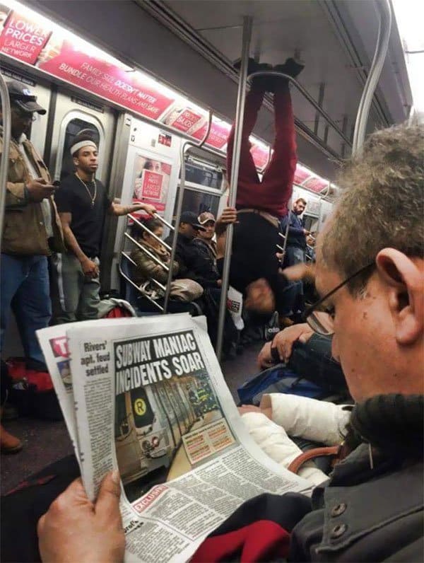 Las personas más extrañas que el hombre del metro ha visto colgadas boca abajo