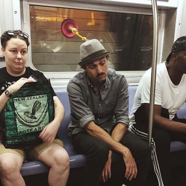 Las personas más extrañas que jamás hayan visto un sombrero de émbolo de Subway