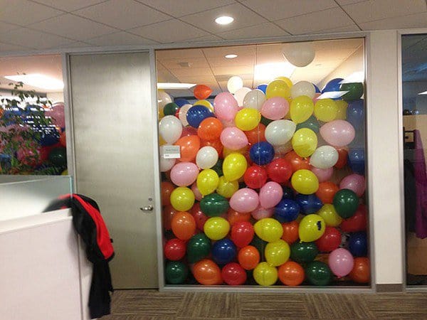 Organiza una fiesta sorpresa con globos