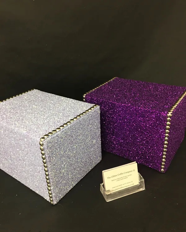 Cajas de ceniza con purpurina ópalo blanco y morado