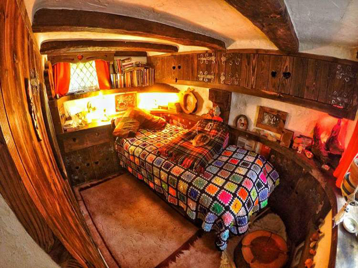 dormitorio de la casa hobbit de la vida real