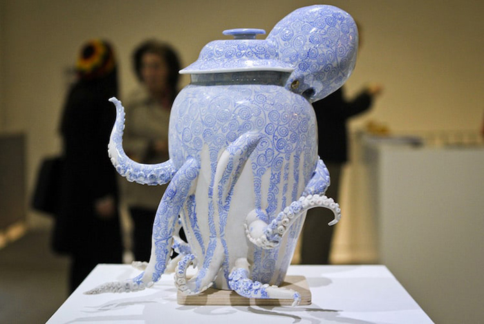 ocho vasijas de cerámica surrealistas de pulpo